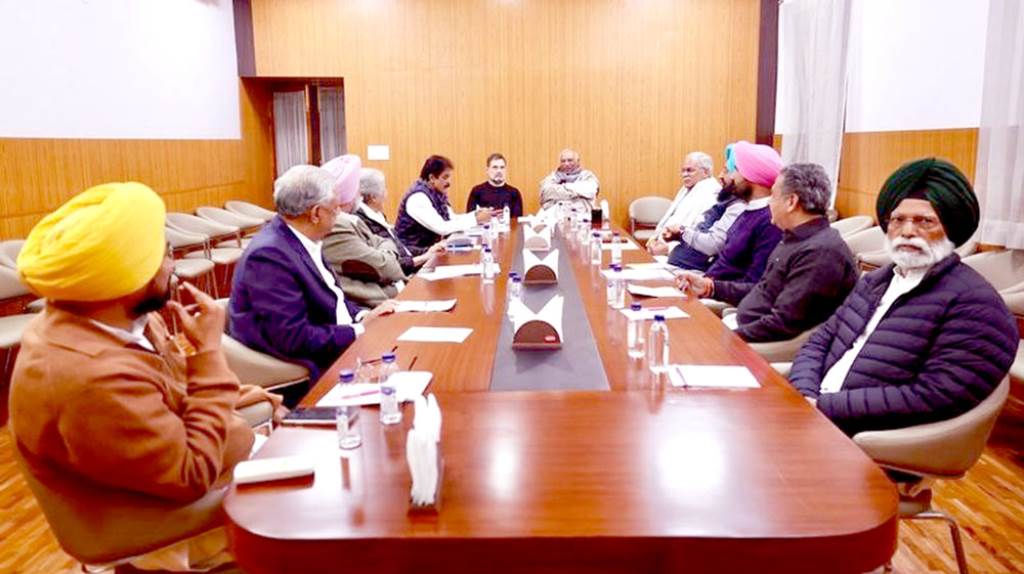 ਪੰਜਾਬ ਕਾਂਗਰਸ ਦੀ ਲੀਡਰਸ਼ਿਪ ਚ ਨਹੀਂ ਹੋਵੇਗਾ ਬਦਲਾਅ ਦਿੱਲੀ ਚ ਹੋਈ ਮੀਟਿੰਗ ਚ ਕਾਂਗਰਸੀ ਆਗੂਆਂ ਨੂੰ ਤਾੜਨਾ